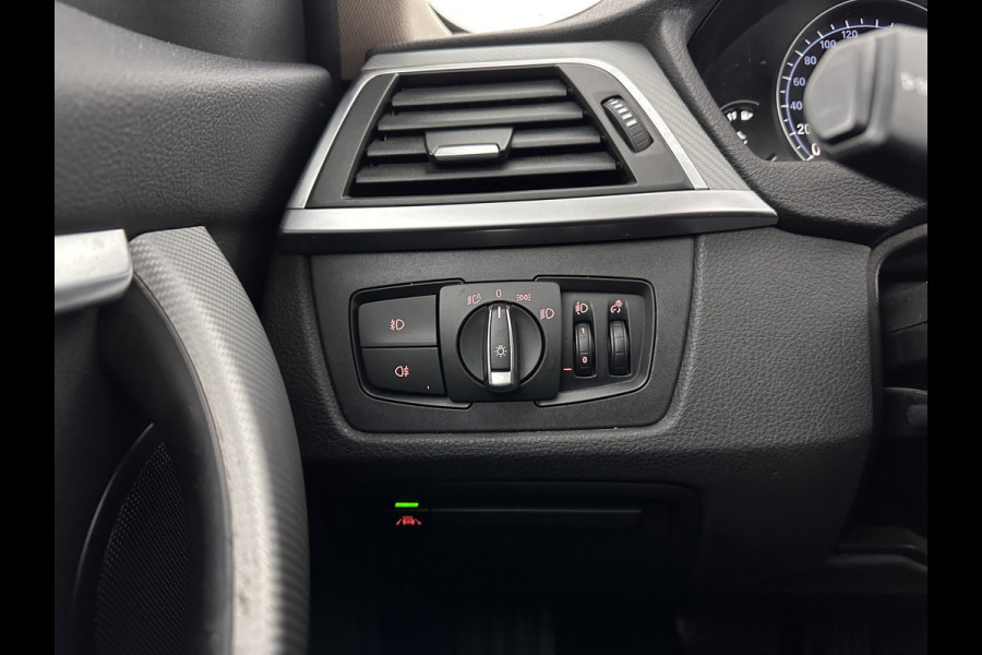 BMW 3 Serie Touring 320d EDE Executive Aut. *PANO | LEATHER | FULL-LED | DIGI-COCKPIT | HEATED-SPORTSEATS | NAVI-FULLMAP | PRIVACY-GLASS | ECC | KEYLESS | LANE-ASSIST | PDC | CRUISE | TOWBAR | 18''ALU*