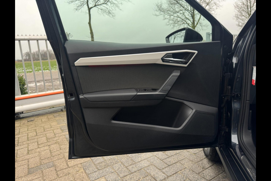 Seat Arona 1.0 TSI Xcellence Business Intense TREKHAAK / VIRT. COCKP / CAMERA / CARPLAY / ECC / STOELV / KEYLESS / LED / WARN SPOT