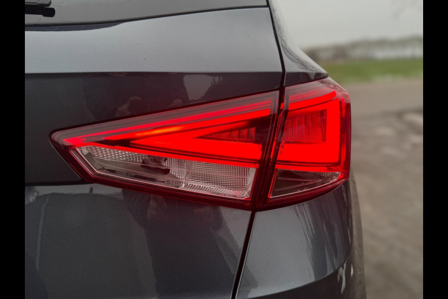 Seat Arona 1.0 TSI Xcellence Business Intense TREKHAAK / VIRT. COCKP / CAMERA / CARPLAY / ECC / STOELV / KEYLESS / LED / WARN SPOT