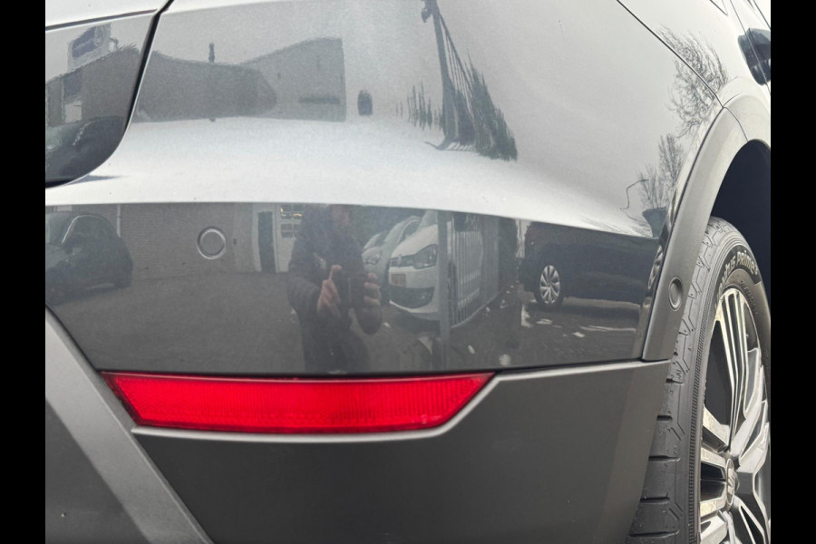 Seat Arona 1.0 TSI Xcellence Business Intense TREKHAAK / VIRT. COCKP / CAMERA / CARPLAY / ECC / STOELV / KEYLESS / LED / WARN SPOT