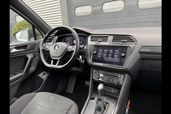 Volkswagen Tiguan 1.5 TSI R-Line | Panoramadak | Adaptive Cruise Control | Camera | Digitale Dashboard | Elektrische Trekhaak |