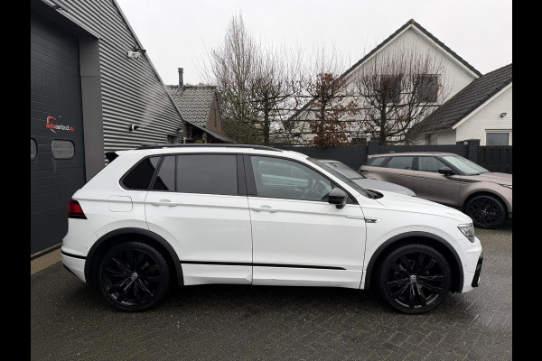 Volkswagen Tiguan 1.5 TSI R-Line | Panoramadak | Adaptive Cruise Control | Camera | Digitale Dashboard | Elektrische Trekhaak |