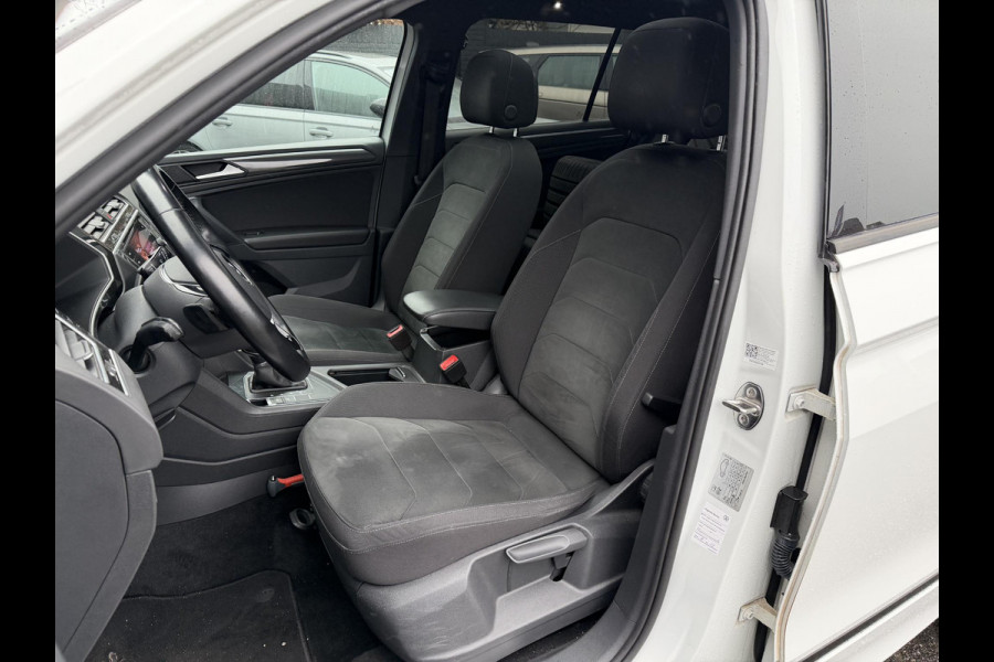 Volkswagen Tiguan 1.5 TSI R-Line | Panoramadak | Adaptive Cruise Control | Camera | Digitale Dashboard | Elektrische Trekhaak |