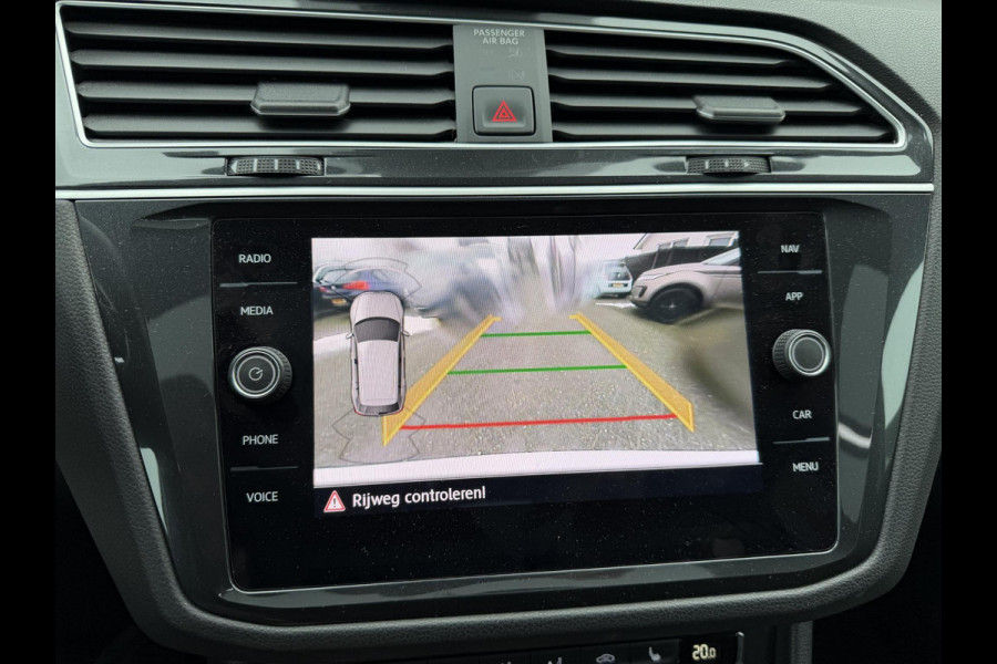 Volkswagen Tiguan 1.5 TSI R-Line | Panoramadak | Adaptive Cruise Control | Camera | Digitale Dashboard | Elektrische Trekhaak |