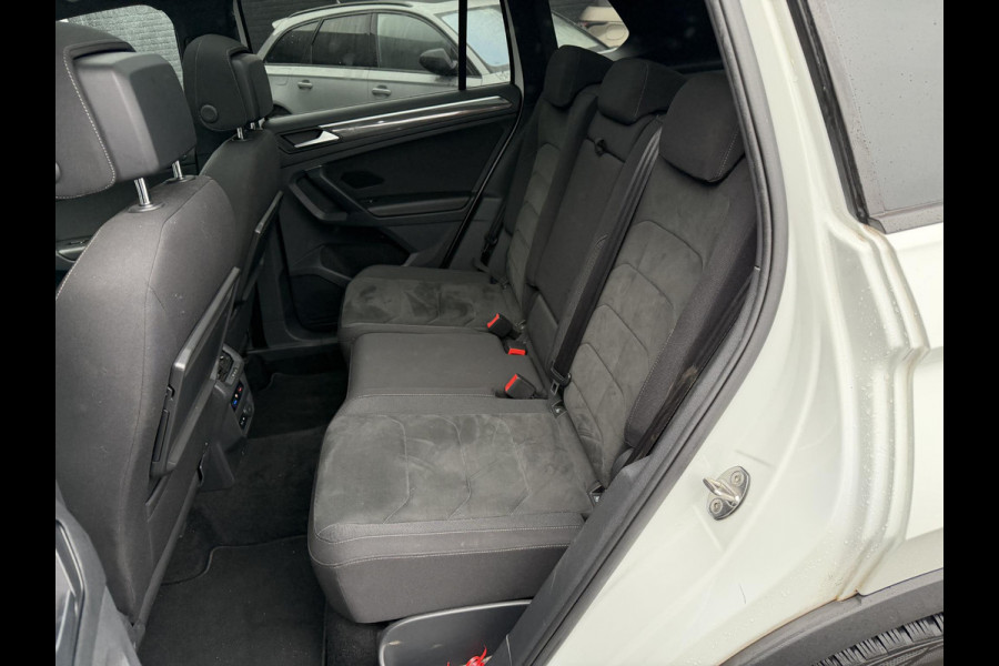 Volkswagen Tiguan 1.5 TSI R-Line | Panoramadak | Adaptive Cruise Control | Camera | Digitale Dashboard | Elektrische Trekhaak |
