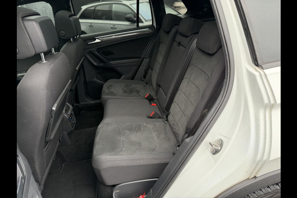 Volkswagen Tiguan 1.5 TSI R-Line | Panoramadak | Adaptive Cruise Control | Camera | Digitale Dashboard | Elektrische Trekhaak |