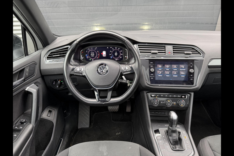 Volkswagen Tiguan 1.5 TSI R-Line | Panoramadak | Adaptive Cruise Control | Camera | Digitale Dashboard | Elektrische Trekhaak |