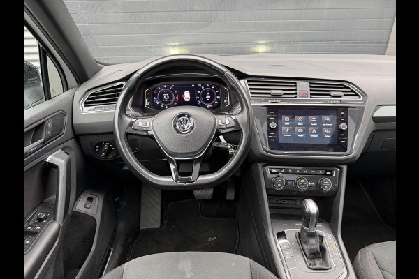 Volkswagen Tiguan 1.5 TSI R-Line | Panoramadak | Adaptive Cruise Control | Camera | Digitale Dashboard | Elektrische Trekhaak |