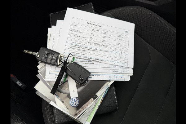 Volkswagen Tiguan 1.5 TSI R-Line | Panoramadak | Adaptive Cruise Control | Camera | Digitale Dashboard | Elektrische Trekhaak |