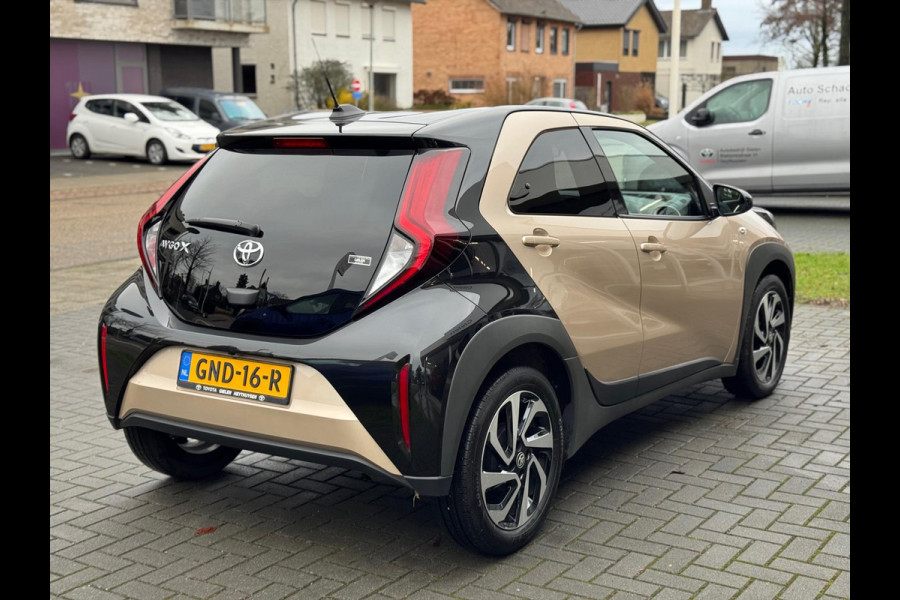 Toyota Aygo X 1.0 VVT-i Automaat Pulse | Stoelverwarming, Airconditioning, Apple CarPlay/Android Auto, Bi-Tone, 17 inch Lichtmetalen velgen