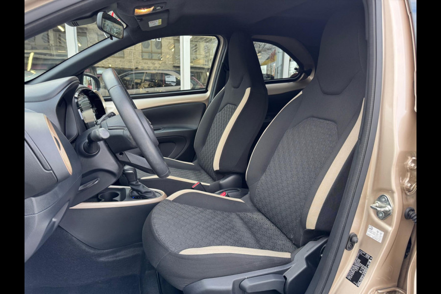 Toyota Aygo X 1.0 VVT-i Automaat Pulse | Stoelverwarming, Airconditioning, Apple CarPlay/Android Auto, Bi-Tone, 17 inch Lichtmetalen velgen