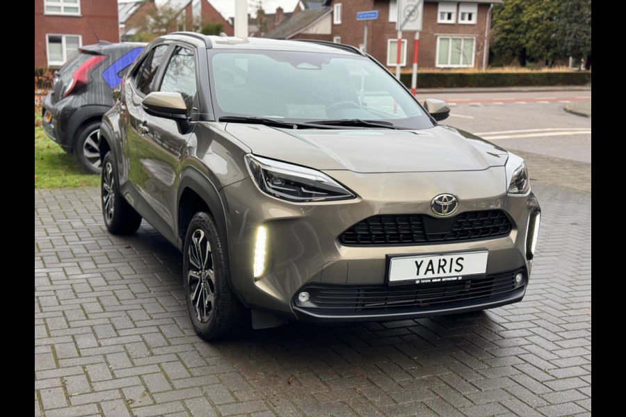 Toyota Yaris Cross 1.5 Hybrid 130PK First Edition | Stoel + Stuurverwarming, Keyless, 17inch, CarPlay, Groot scherm, Oxyde Bronze
