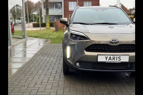 Toyota Yaris Cross 1.5 Hybrid 130PK First Edition | Stoel + Stuurverwarming, Keyless, 17inch, CarPlay, Groot scherm, Oxyde Bronze