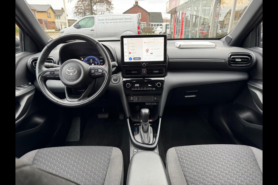 Toyota Yaris Cross 1.5 Hybrid 130PK First Edition | Stoel + Stuurverwarming, Keyless, 17inch, CarPlay, Groot scherm, Oxyde Bronze