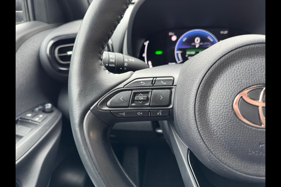 Toyota Yaris Cross 1.5 Hybrid 130PK First Edition | Stoel + Stuurverwarming, Keyless, 17inch, CarPlay, Groot scherm, Oxyde Bronze