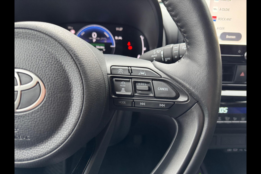 Toyota Yaris Cross 1.5 Hybrid 130PK First Edition | Stoel + Stuurverwarming, Keyless, 17inch, CarPlay, Groot scherm, Oxyde Bronze