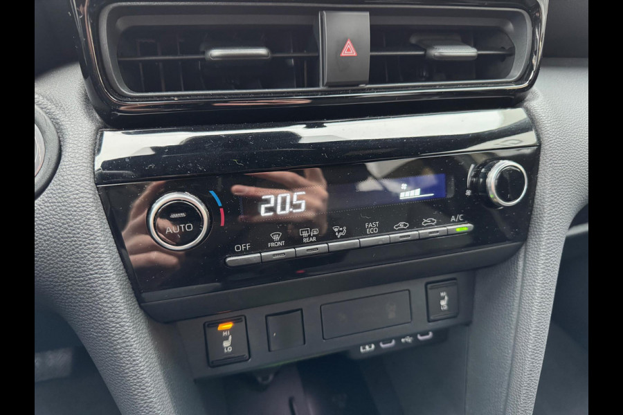 Toyota Yaris Cross 1.5 Hybrid 130PK First Edition | Stoel + Stuurverwarming, Keyless, 17inch, CarPlay, Groot scherm, Oxyde Bronze