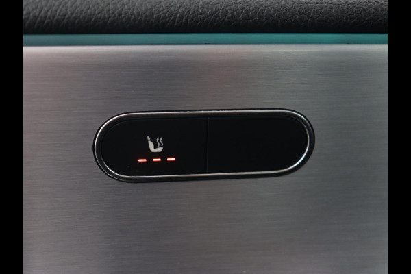 Mercedes-Benz A-Klasse 250e AMG Limited | Carplay | Stoelverwarming | Leder/Alcantara | Widescreen | Sfeerverlichting | Navigatie | Camera | Full LED | Park Assist | PHEV | Plug In