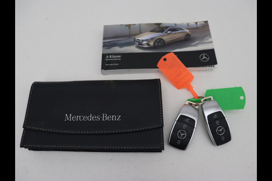 Mercedes-Benz A-Klasse 250e AMG Limited | Carplay | Stoelverwarming | Leder/Alcantara | Widescreen | Sfeerverlichting | Navigatie | Camera | Full LED | Park Assist | PHEV | Plug In
