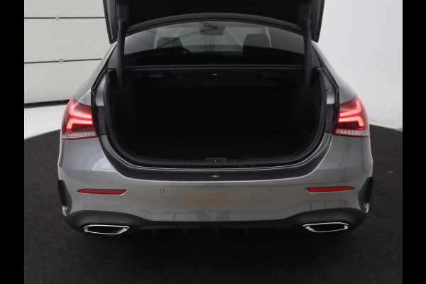 Mercedes-Benz A-Klasse 250e AMG Limited | Carplay | Stoelverwarming | Leder/Alcantara | Widescreen | Sfeerverlichting | Navigatie | Camera | Full LED | Park Assist | PHEV | Plug In