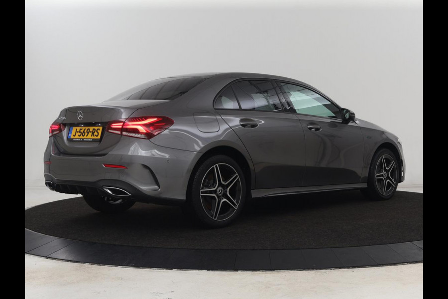 Mercedes-Benz A-Klasse 250e AMG Limited | Carplay | Stoelverwarming | Leder/Alcantara | Widescreen | Sfeerverlichting | Navigatie | Camera | Full LED | Park Assist | PHEV | Plug In