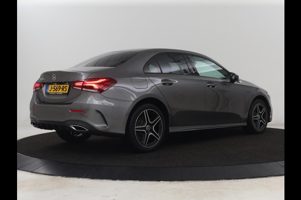 Mercedes-Benz A-Klasse 250e AMG Limited | Carplay | Stoelverwarming | Leder/Alcantara | Widescreen | Sfeerverlichting | Navigatie | Camera | Full LED | Park Assist | PHEV | Plug In