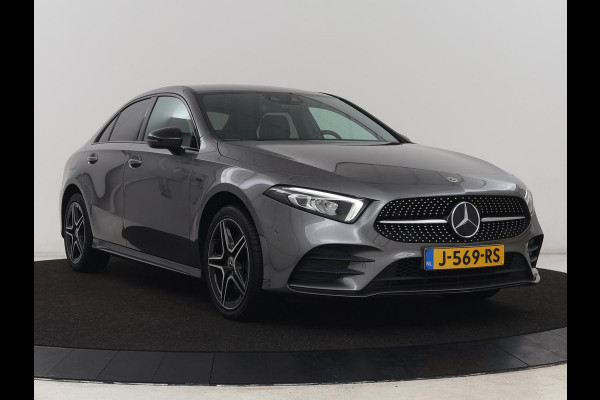 Mercedes-Benz A-Klasse 250e AMG Limited | Carplay | Stoelverwarming | Leder/Alcantara | Widescreen | Sfeerverlichting | Navigatie | Camera | Full LED | Park Assist | PHEV | Plug In