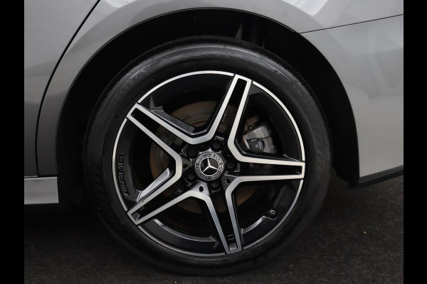 Mercedes-Benz A-Klasse 250e AMG Limited | Carplay | Stoelverwarming | Leder/Alcantara | Widescreen | Sfeerverlichting | Navigatie | Camera | Full LED | Park Assist | PHEV | Plug In
