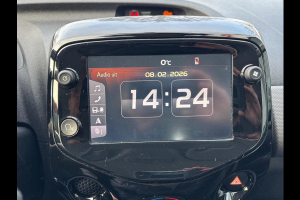 Peugeot 108 1.0 e-VTi Allure 5drs | Navigatie | Rijklaar geleverd incl 12 maanden BOVAG garantie! |