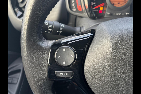 Peugeot 108 1.0 e-VTi Allure 5drs | Navigatie | Rijklaar geleverd incl 12 maanden BOVAG garantie! |