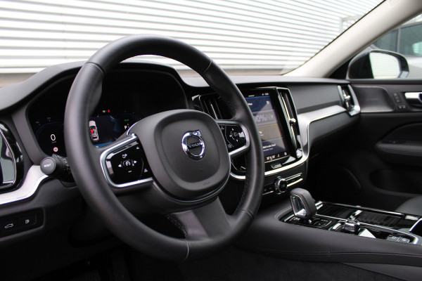 Volvo V60 2.0 T6 Plug-in hybrid AWD Plus Dark | Pilot Assist | Leder | Trekhaak | 360 Camera | H&K