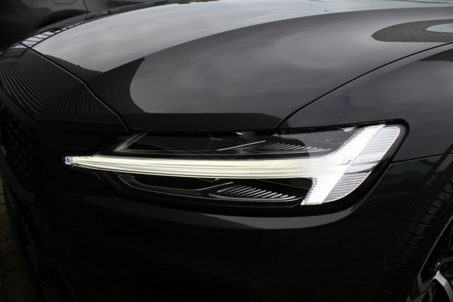 Volvo V60 2.0 T6 Plug-in hybrid AWD Plus Dark | Pilot Assist | Leder | Trekhaak | 360 Camera | H&K