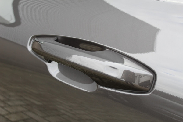 Volvo V60 2.0 T6 Plug-in hybrid AWD Plus Dark | Pilot Assist | Leder | Trekhaak | 360 Camera | H&K