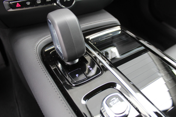Volvo V60 2.0 T6 Plug-in hybrid AWD Plus Dark | Pilot Assist | Leder | Trekhaak | 360 Camera | H&K