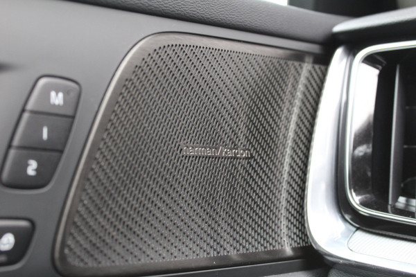 Volvo V60 2.0 T6 Plug-in hybrid AWD Plus Dark | Pilot Assist | Leder | Trekhaak | 360 Camera | H&K