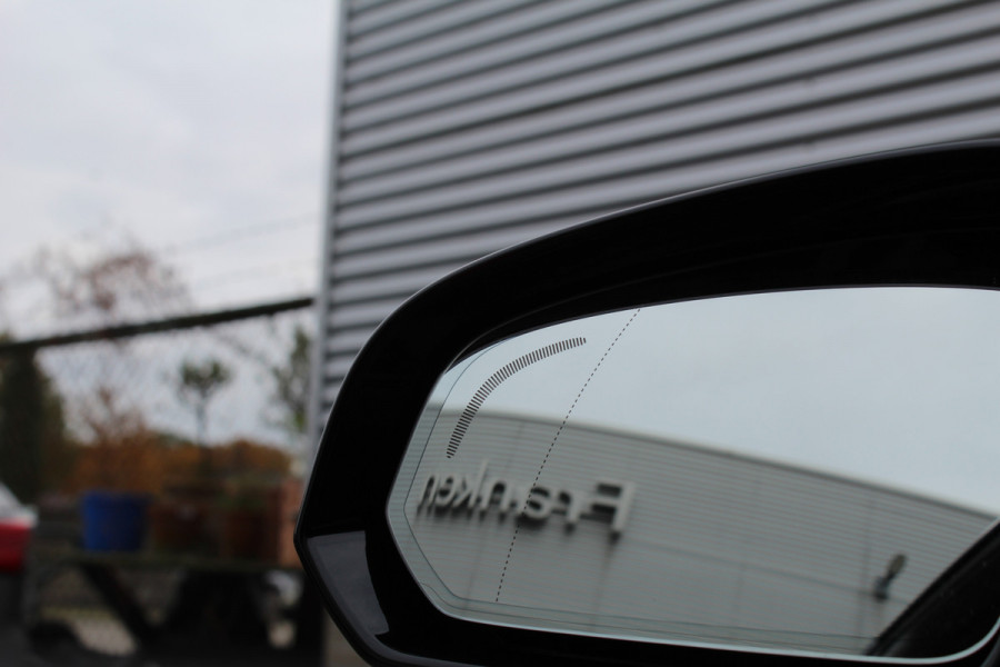 Volvo V60 2.0 T6 Plug-in hybrid AWD Plus Dark | Pilot Assist | Leder | Trekhaak | 360 Camera | H&K