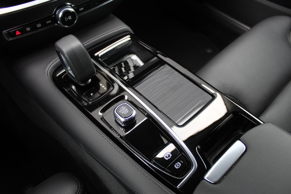 Volvo V60 2.0 T6 Plug-in hybrid AWD Plus Dark | Pilot Assist | Leder | Trekhaak | 360 Camera | H&K