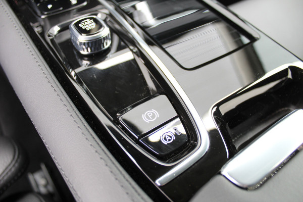 Volvo V60 2.0 T6 Plug-in hybrid AWD Plus Dark | Pilot Assist | Leder | Trekhaak | 360 Camera | H&K