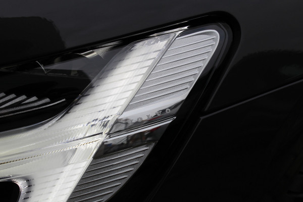 Volvo V60 2.0 T6 Plug-in hybrid AWD Plus Dark | Pilot Assist | Leder | Trekhaak | 360 Camera | H&K