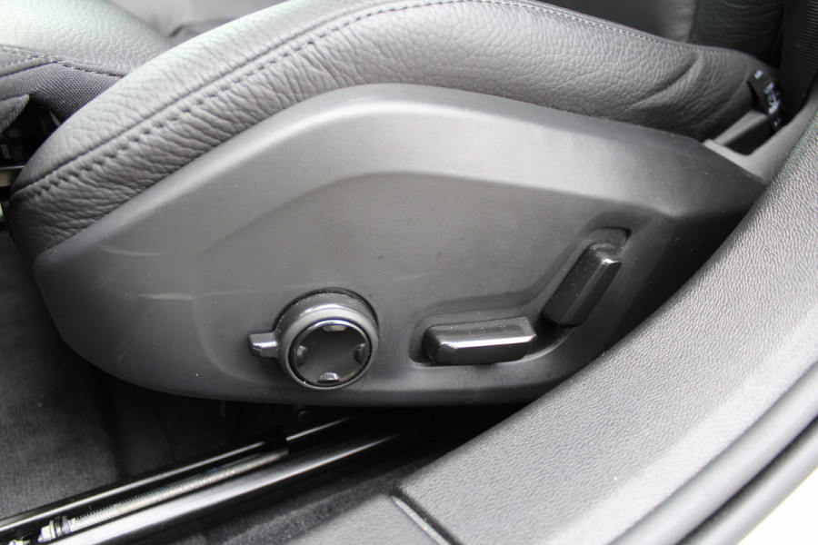 Volvo V60 2.0 T6 Plug-in hybrid AWD Plus Dark | Pilot Assist | Leder | Trekhaak | 360 Camera | H&K