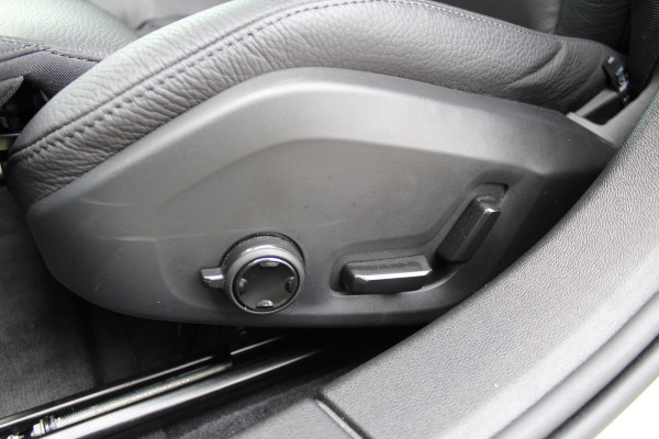 Volvo V60 2.0 T6 Plug-in hybrid AWD Plus Dark | Pilot Assist | Leder | Trekhaak | 360 Camera | H&K