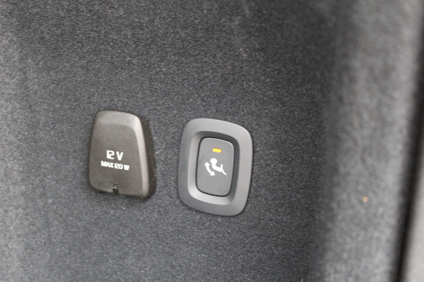 Volvo V60 2.0 T6 Plug-in hybrid AWD Plus Dark | Pilot Assist | Leder | Trekhaak | 360 Camera | H&K