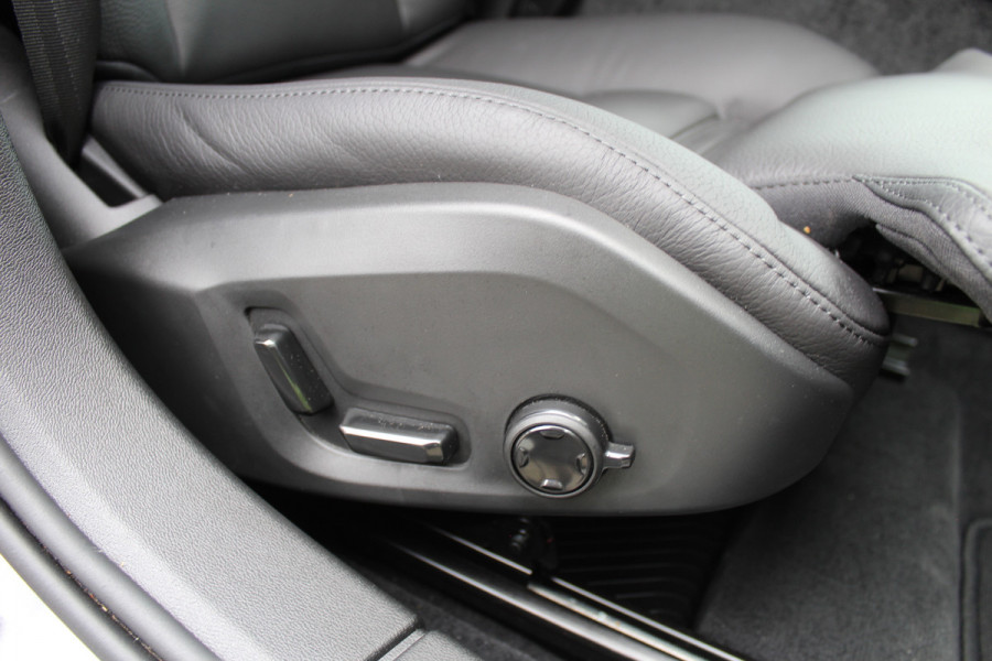 Volvo V60 2.0 T6 Plug-in hybrid AWD Plus Dark | Pilot Assist | Leder | Trekhaak | 360 Camera | H&K