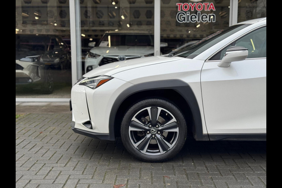 Lexus UX 250h Preference Line | 18 inch, Stoel + Stuurverwarming, Apple CarPlay/Android Auto, Keyless, Privacy Glass