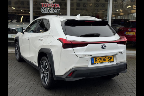 Lexus UX 250h Preference Line | 18 inch, Stoel + Stuurverwarming, Apple CarPlay/Android Auto, Keyless, Privacy Glass