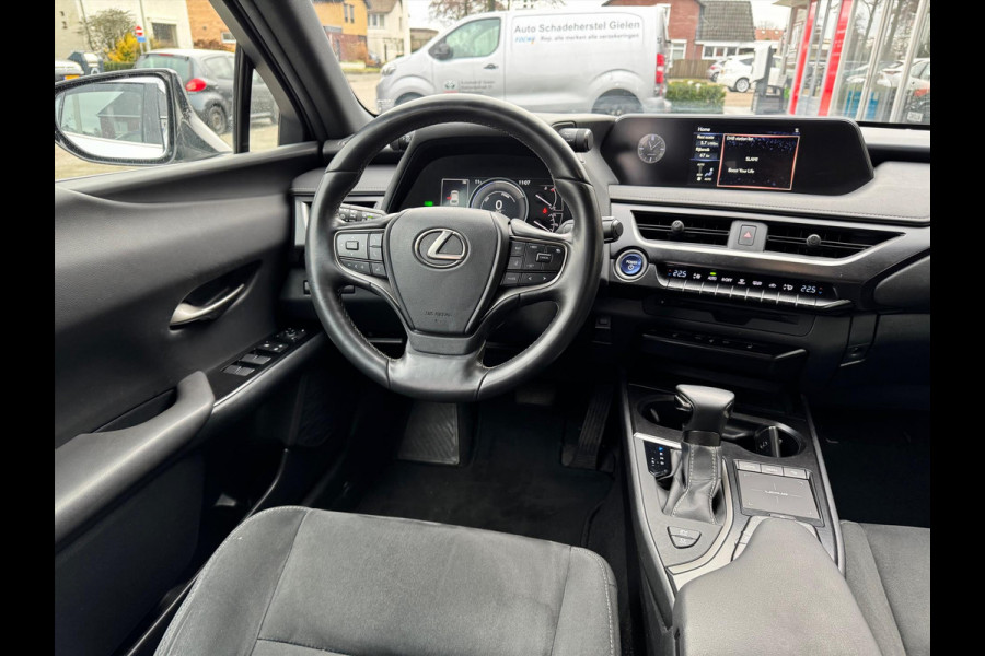 Lexus UX 250h Preference Line | 18 inch, Stoel + Stuurverwarming, Apple CarPlay/Android Auto, Keyless, Privacy Glass