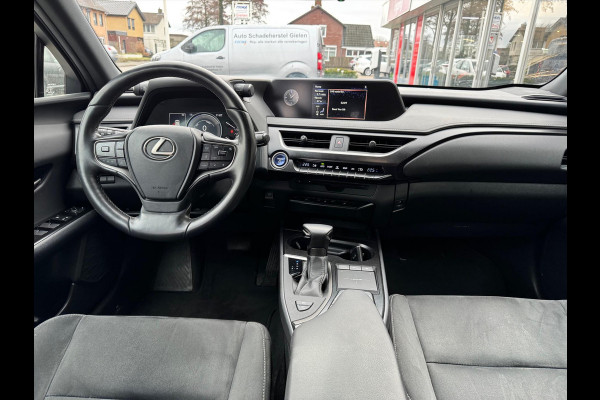 Lexus UX 250h Preference Line | 18 inch, Stoel + Stuurverwarming, Apple CarPlay/Android Auto, Keyless, Privacy Glass