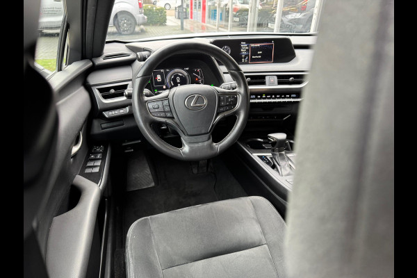 Lexus UX 250h Preference Line | 18 inch, Stoel + Stuurverwarming, Apple CarPlay/Android Auto, Keyless, Privacy Glass