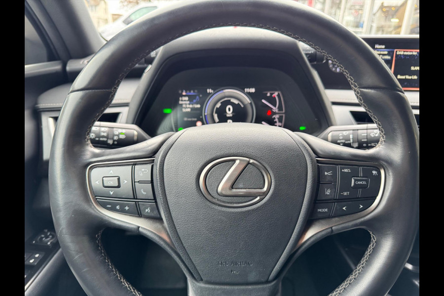 Lexus UX 250h Preference Line | 18 inch, Stoel + Stuurverwarming, Apple CarPlay/Android Auto, Keyless, Privacy Glass