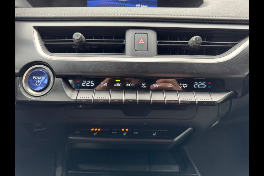 Lexus UX 250h Preference Line | 18 inch, Stoel + Stuurverwarming, Apple CarPlay/Android Auto, Keyless, Privacy Glass